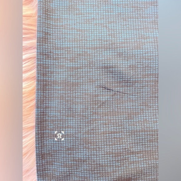 Lululemon Athletica Gray Short Sleeve Tee Relaxed Fit - Picture 4 of 5